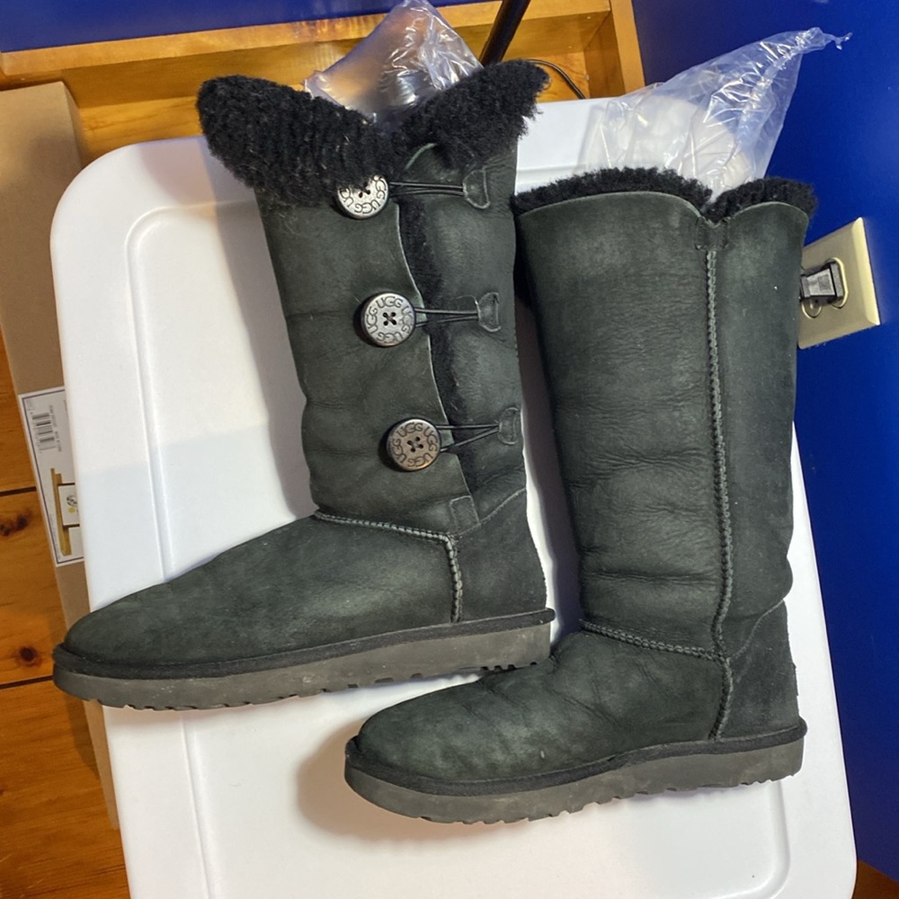 UGG Bailey Button Triplet II Tall 3 button black boots Size Women's 9